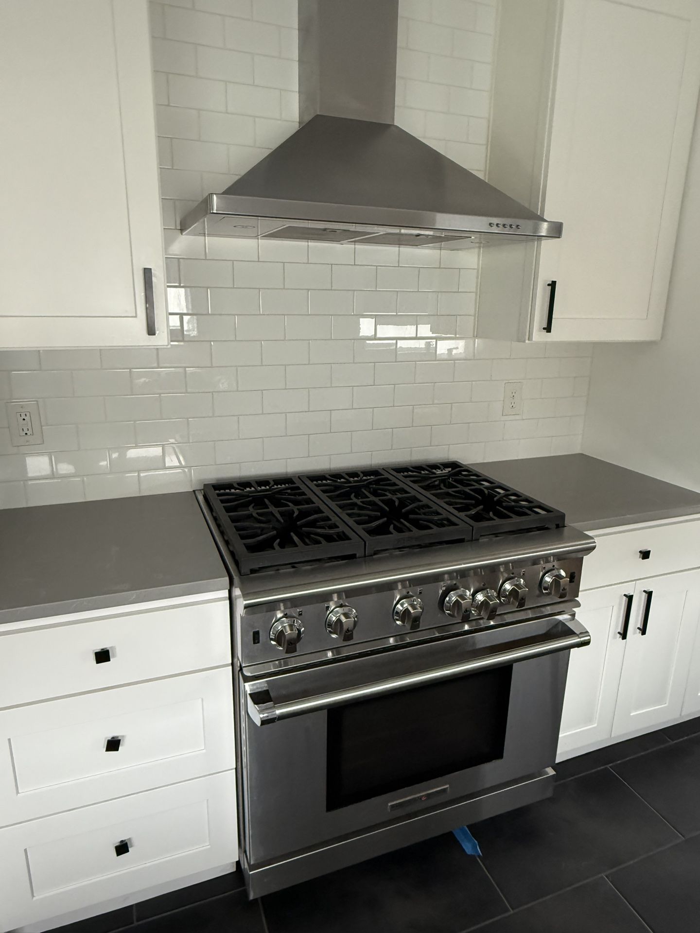 36” American Range Performer Gas Range + Albert Lee 36” Stainless Steel Wall Hood – EXCELLENT CONDITION