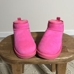 UGG Classic Ultra Mini Boot. Size 7