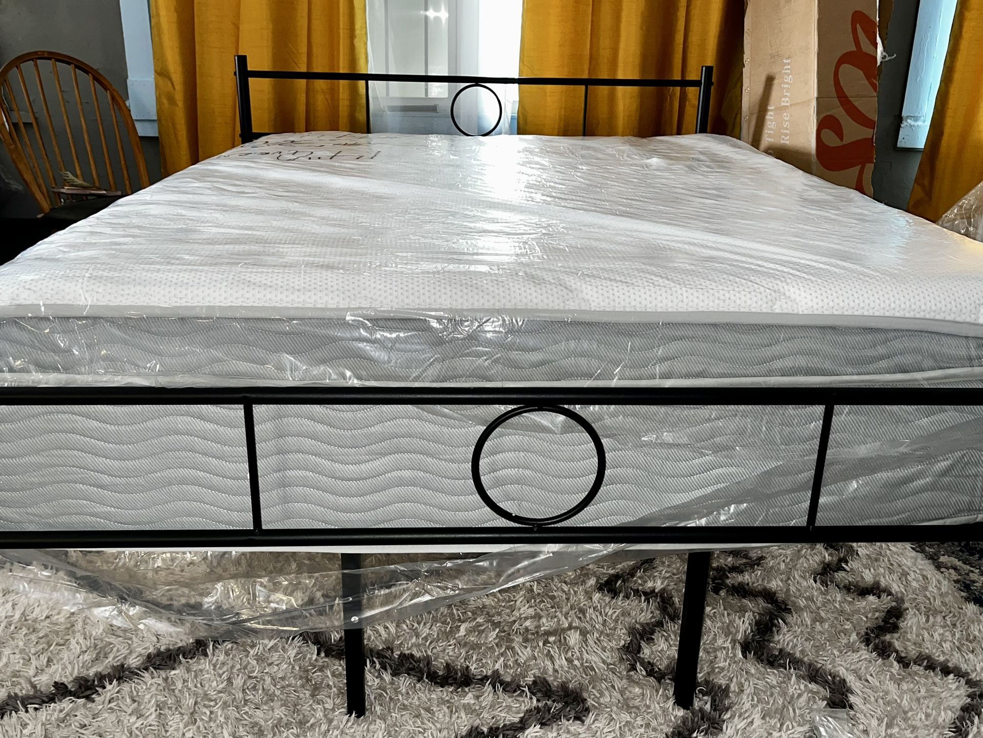 Brand New 14” Queen Size Ultimate Hybrid Memory Foam Mattress