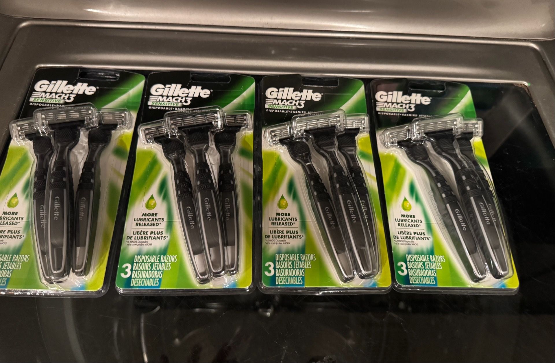 Brand new men’s Gillette razors all for ($20)(Cash only)(price is firm)
