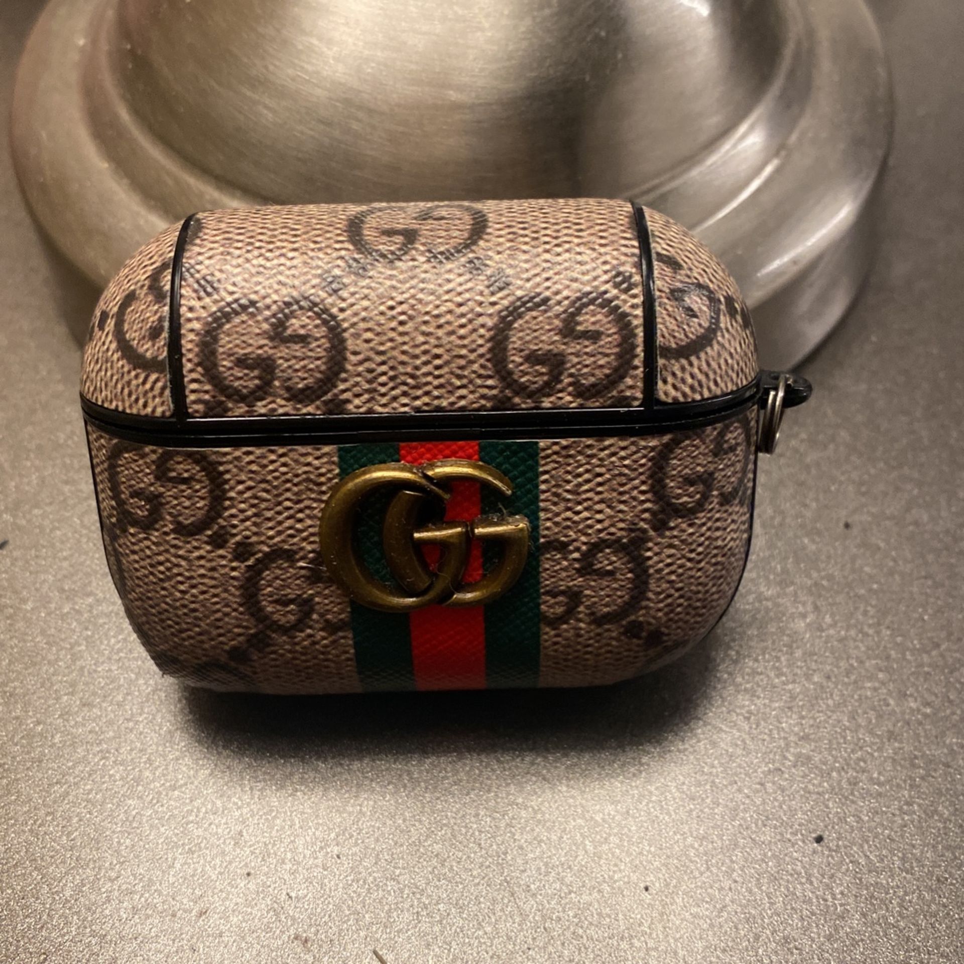 Gucci VS Louis Vuitton (AirPods Pro Case Comparison) 