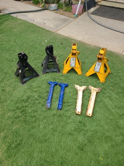 2 TONS DURALAST CAR STAND 22 DOLLARS.. 3 TONS CAR STAND 34 DOLLARS.. OR BOTH 50 DOLLARS..SE HABLA ESPANOL. CHECK OUT MY PAGE FOR MORE ✔️ ✅️..PICK UP I