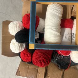 Yarn and small tuft holder 