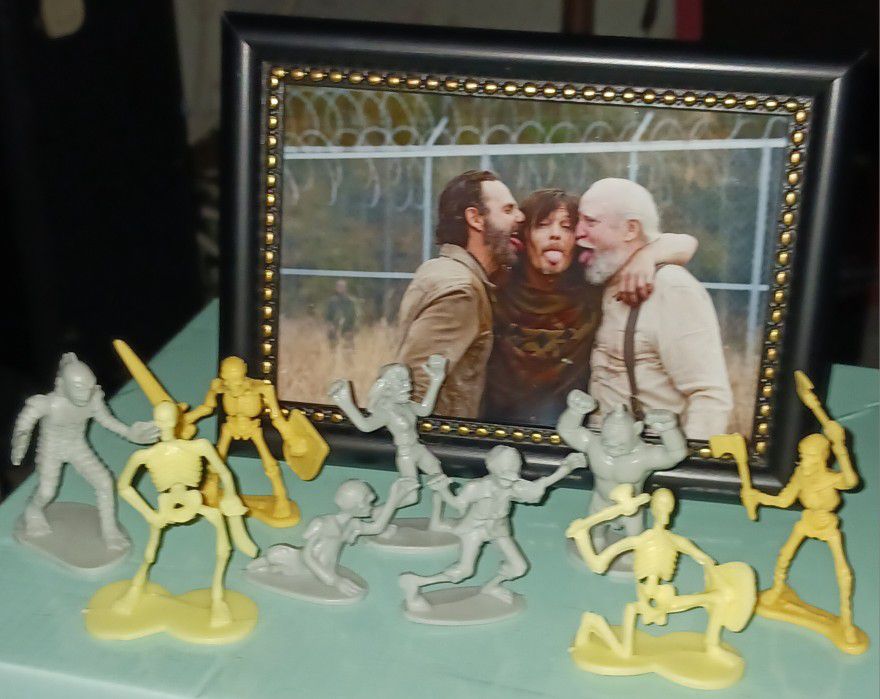 The Walking Dead On Set Photo In Frame Of Rick, Daryl, Hershal Including Zombie Figurine Toys.