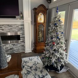 Beautiful Howard Miller Grandfather Clock