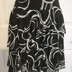 Woman's Beautiful Skirt New No Tag Size Large