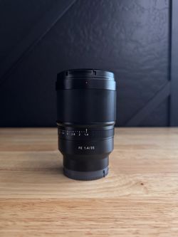 Sony 35mm f/1.4 ZA Zeiss Lens – FE E-Mount
