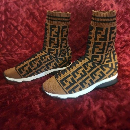 F FASHIONABLE ANKLE BOOTS