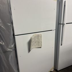 ❄️ NEW 33” GE 21.9 Cu.Ft Top-Freezer Refrigerator w Garage Ready Performance White GTS22KGNRWW