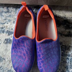 Vionic Woman’s Shoes Size 8.5