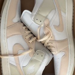 Jordan 1’s Mid size 13 “White sea glass”