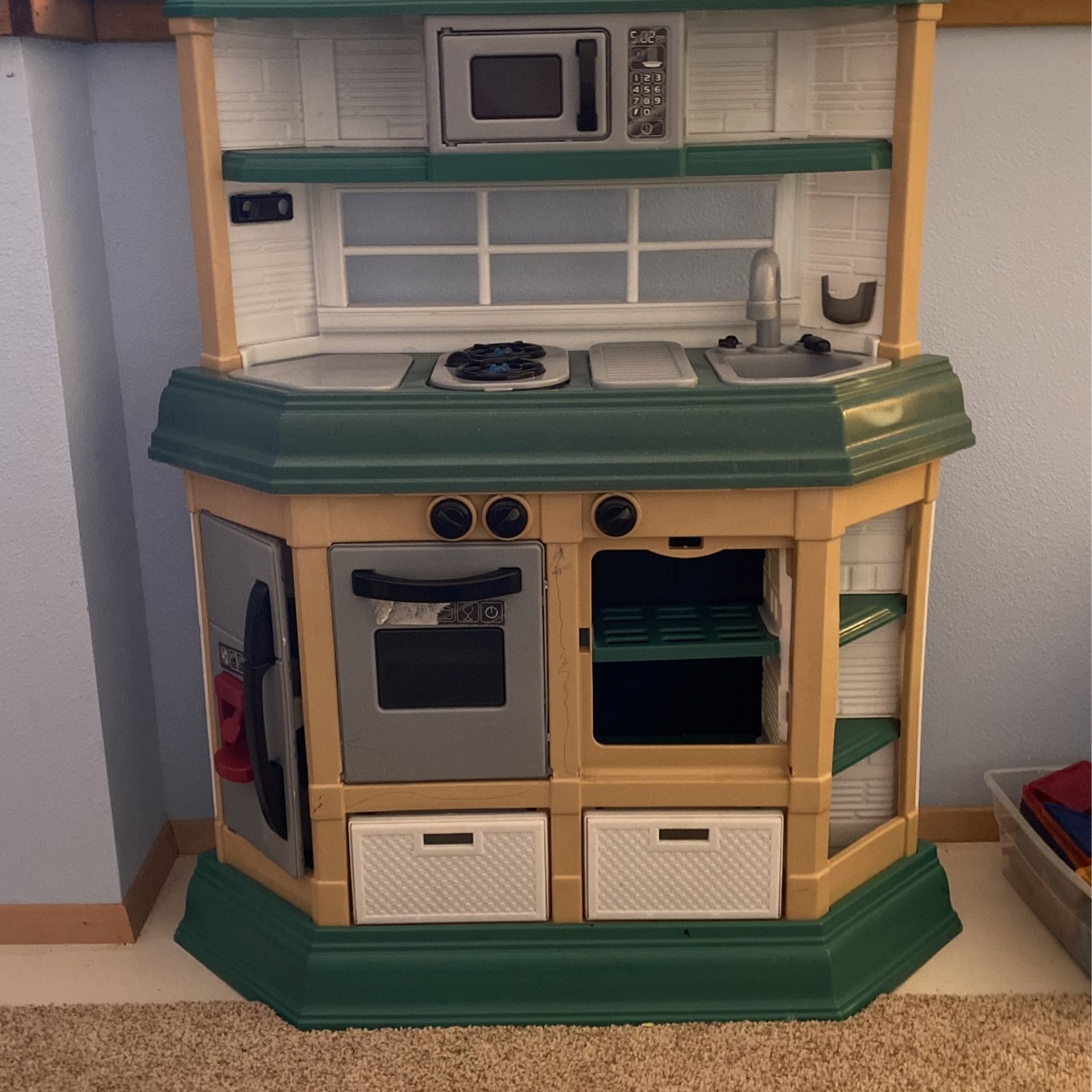 Toy Kitchen 