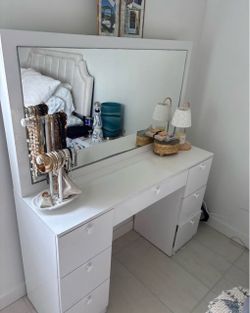makeup table / vanity