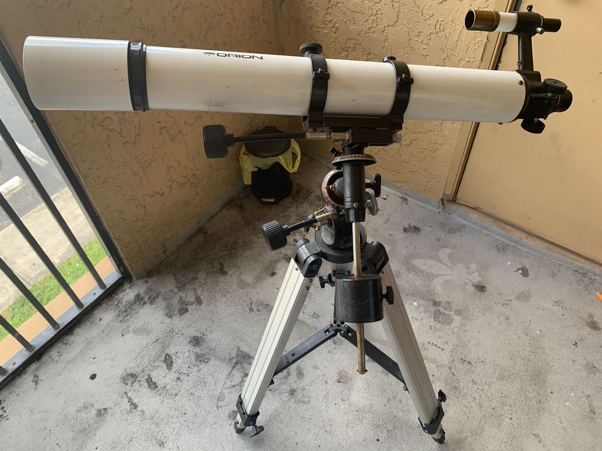 Orion 9024 AstroView 90mm Equatorial Refractor Telescope