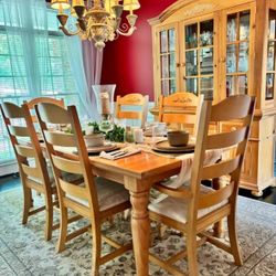 Broyhill, Wooden Dining Set With Hutch