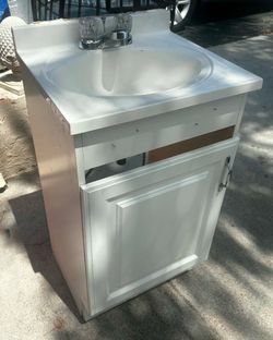 Bathroom Vanity- 19”Lx17”Wx33”H