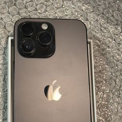 iPhone 14 PRO MAX Size AT&T and Cricket like new 90% Battery Health