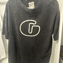 Grey Gallery Dept. G logo T-shirt size Medium 
