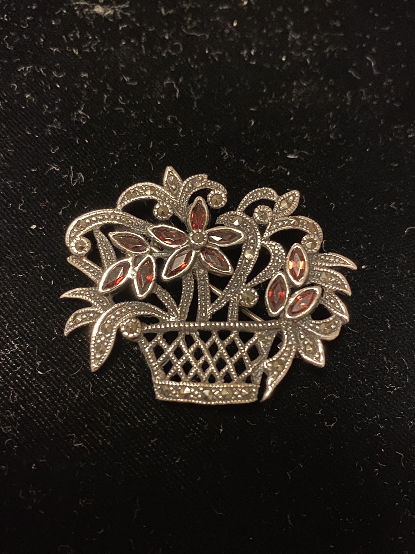 BEAUTIFUL VINTAGE STERLING SILVER BROOCH 