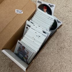 Lot of 86 baseball cards