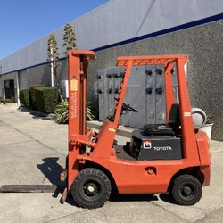 Toyota Forklift 3000 LBS CAP PNEUMATIC TIRES 