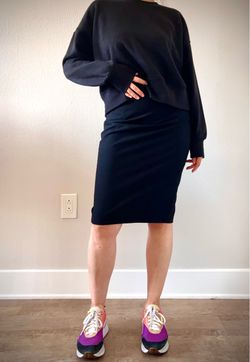 Classic black fitted skirt