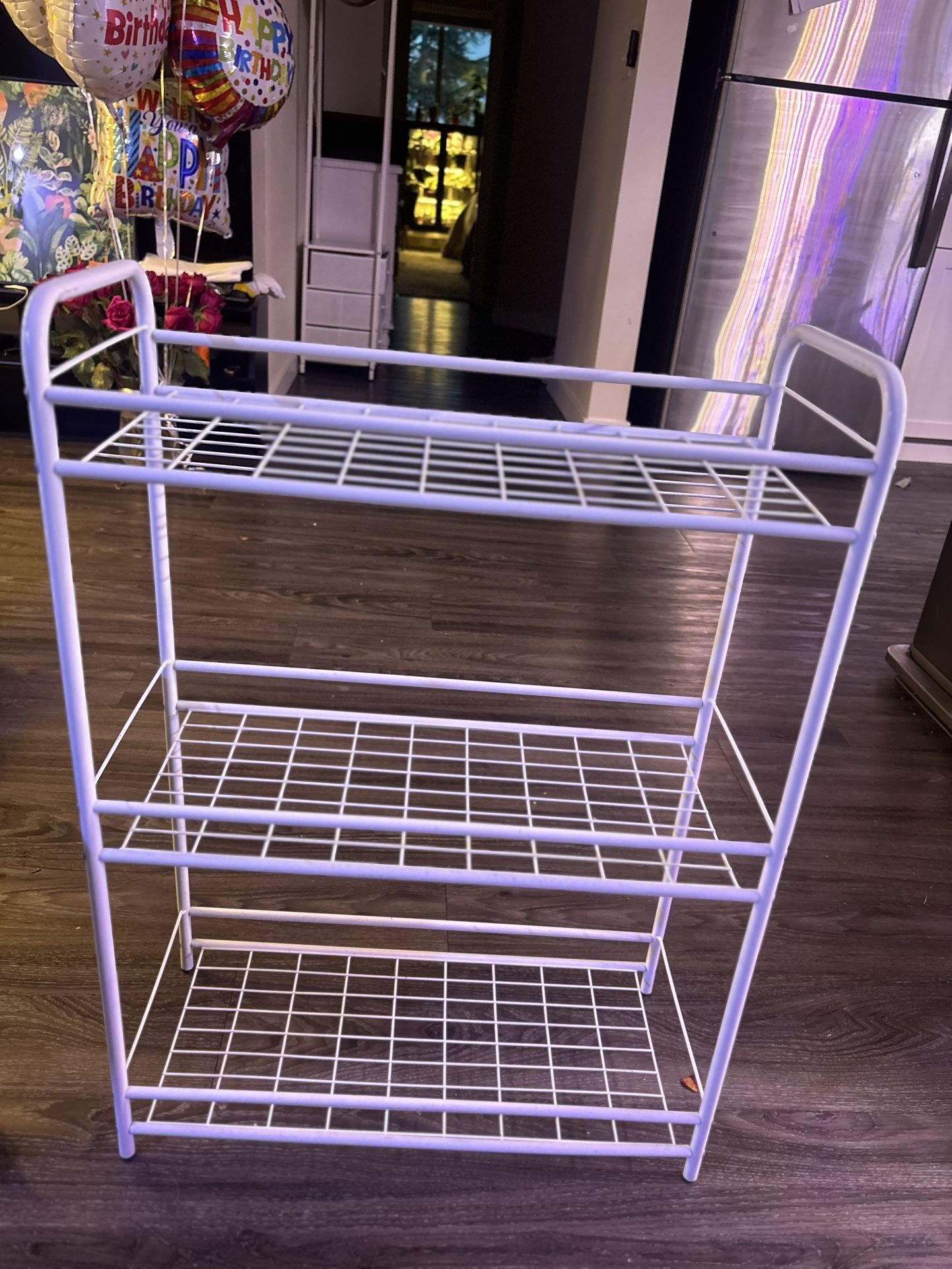 White Metal shelf 29”21”9,5”