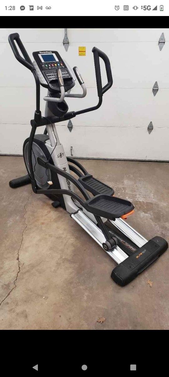 NORDICTRACK 10.7 ELLIPTICAL MACHINE ( LIKE NEW & DELIVERY AVAILABLE TODAY)