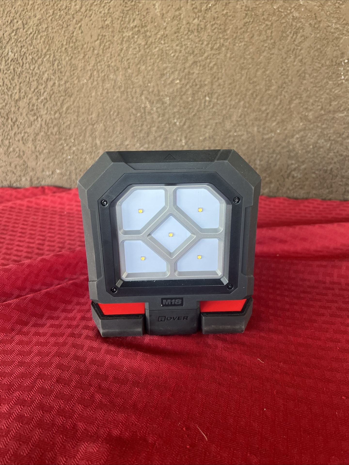 Milwaukee M18 Rover Mounting Flood Light (2365-20) Tool Only