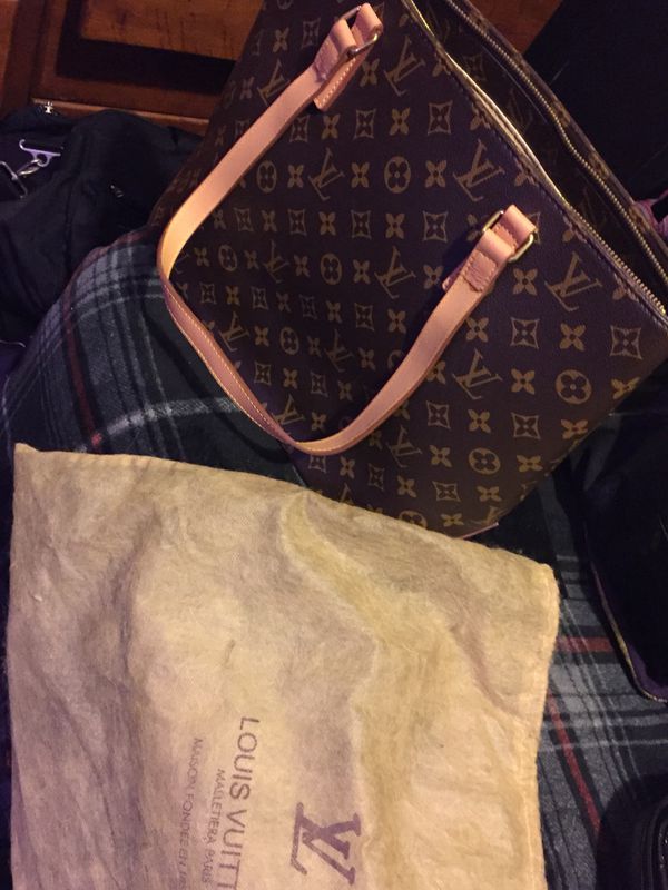New Authentic Louis Vuitton Purse for Sale in Clarksville, OH - OfferUp