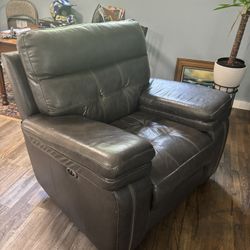Leather Reclinable Couch
