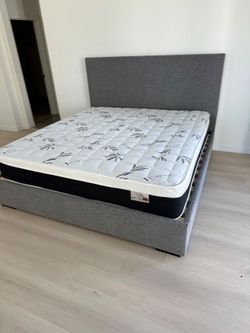 King size Mattress Pillow top 12"    new Mattress in a plastic sealed we offer same Day Delivery