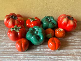 Tomato salt & pepper shakers