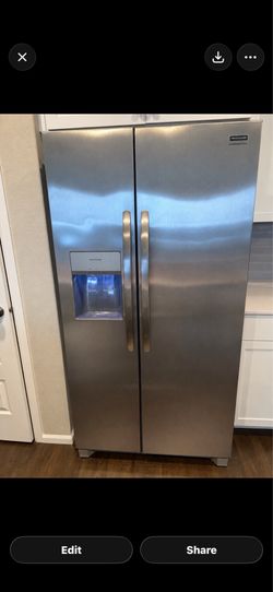 Barely 4 years old Frigidaire Refrigerator