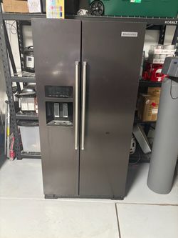 KitchenAid Black Stainless Side-by-Side Refrigerator (Model: KRSC503EBS01) – Counter-Depth