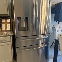 Se Vende Nevera Samsung $1,500 omo