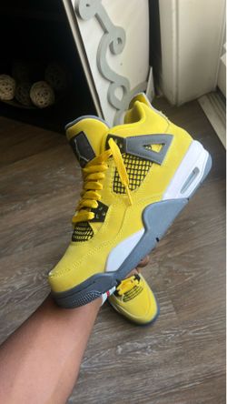 Jordan 4 Retro Lightning (2021)