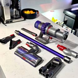 Dyson v10 + accessories kit! Like new!