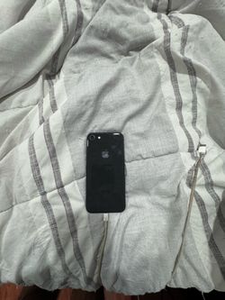 iPhone 8     64gb  (UNLOCKED)