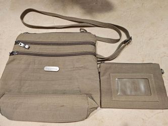 Baggalini travel purse