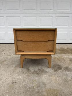 ‼️Kent Coffey “Forum” Line Nightstand WITH GLASS TOP‼️FOR SALE 250$ OR BEST OFFER🚚DELIVERY AVAILABLE🚚
