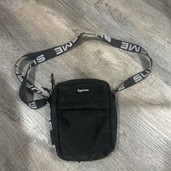 Supreme Shoulder Bag brand new goes for $215 on StockX.
