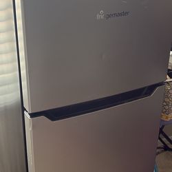 Mini Fridge W Freezer 