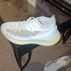 Glow in the dark Yeezy size 10.5