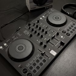 Pioneer DDJ-FLX4 w/ Pioneer HDJ CUE1 Headphones