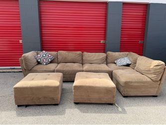 Tan modular sectional with 2 ottomans *FREE DELIVERY 🚚