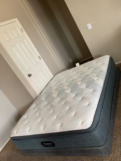 QUEEN BEAUTYREST MATTRESS AND FREE BOX SPRING