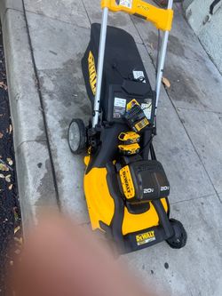 Lawnmower dewalt self propelled new as of s come w 2-4ah batteries + charger $470 firm