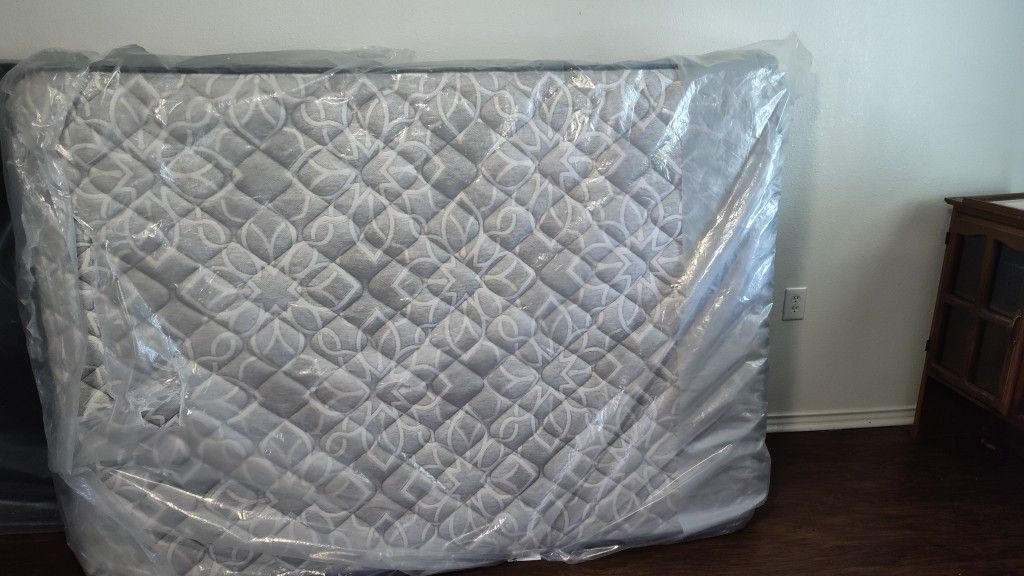 Fullsize Poster Pedic Mattress And Box Spring