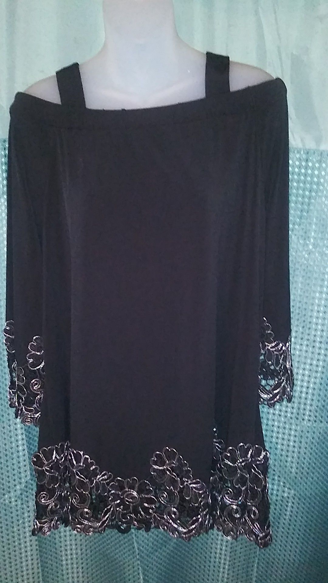 Womans Designer Joan Boyce womans off/on the shoulder fancy top. size XL rich black/gold